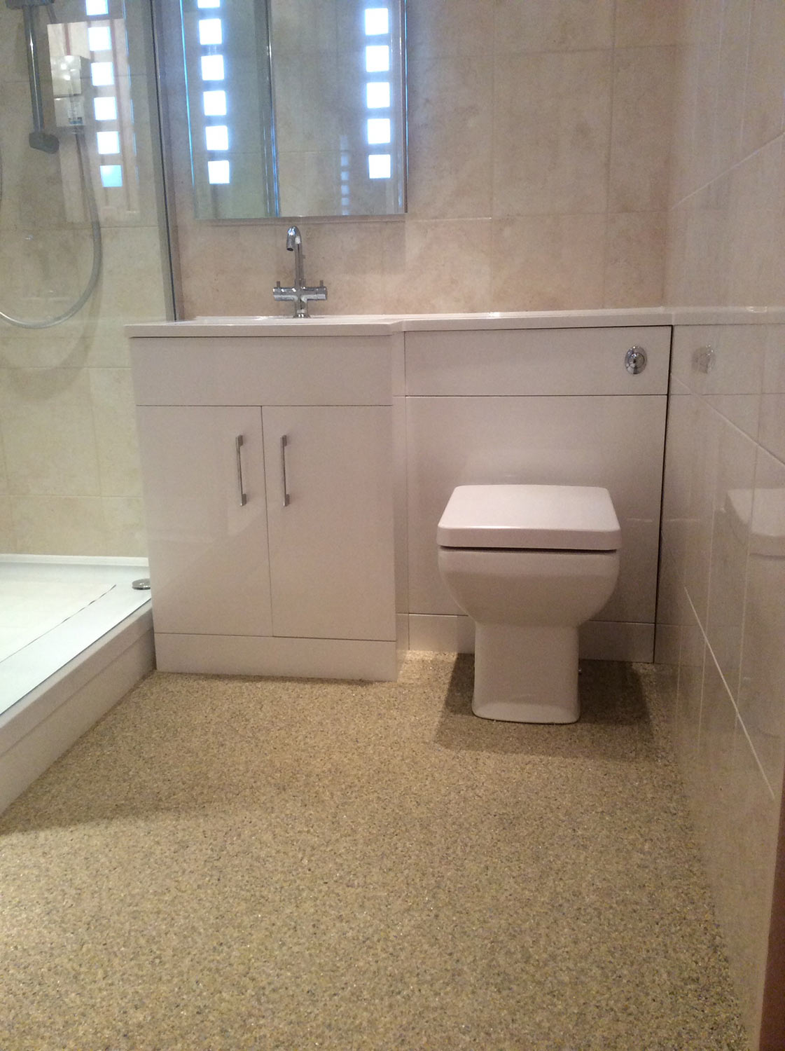 Badezimmer Steinteppich nachher